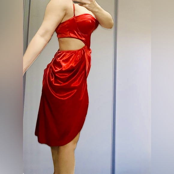 Red Dress - Picture 4 of 4